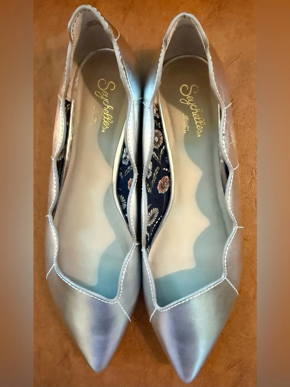 Seychelles Leather Silver Metallic Ballet Flats Scalloped Pointed Toe 8.5
